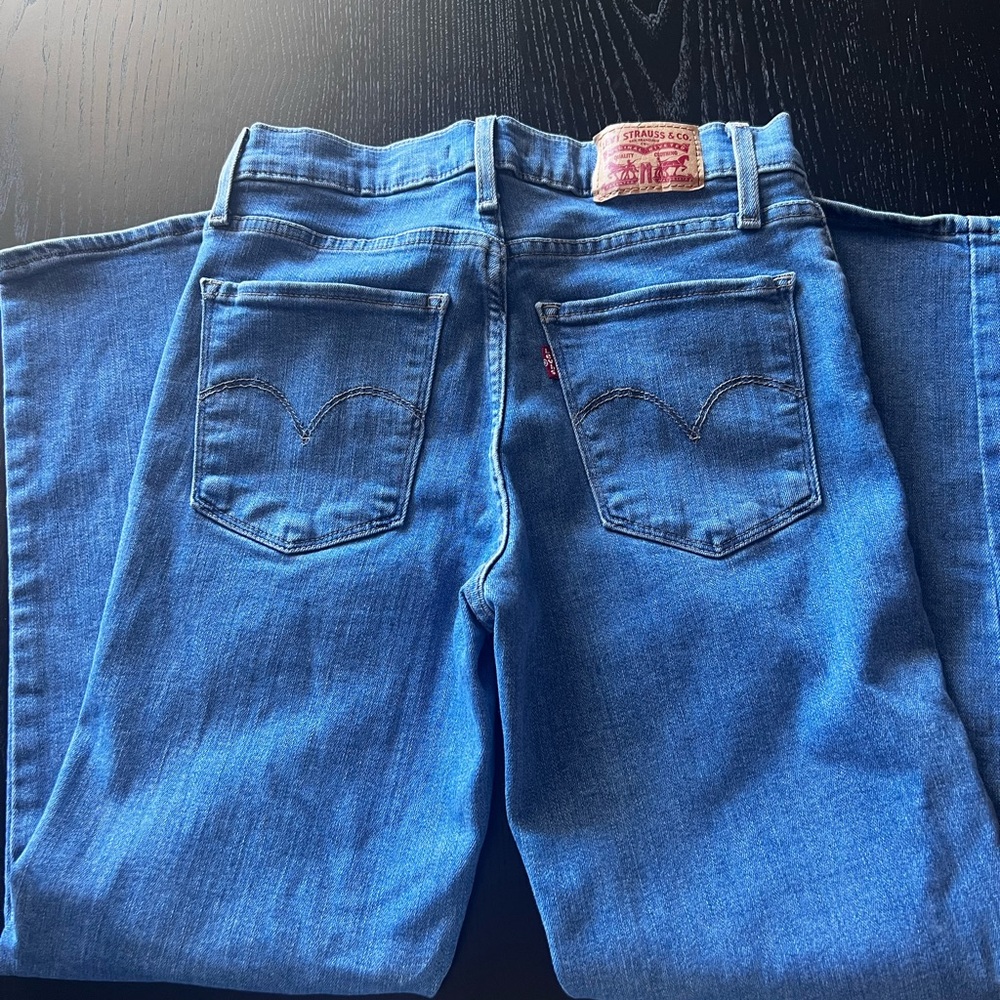 Levi's High Rise Blue Jeans with Straight Leg - Picture 2 of 4